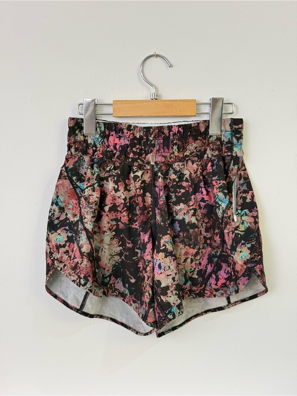 Lululemon 5” Track That Shorts Stencil Blossom Size 4